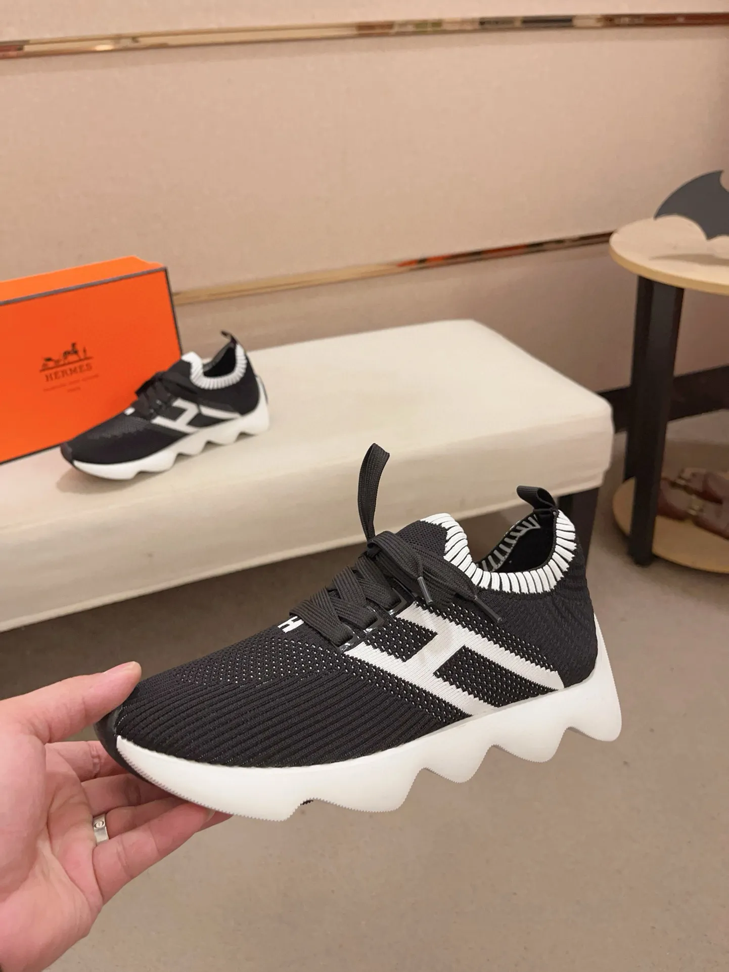 Men's clothing and shoes💰: 420💰《HERMES》【Classic Original Version】Hermès; top 🔝purchasing agent🔍🔍men's latest 🇺🇸 counters are on sale at the same time, original fly-knit fabric imported from Italy is exquisite in workmanship (Italian 🇮🇹Imported water-dyed 🐂cowhide lining) sole: original sole provided by the original factory, ⚠️exclusive double-layer activity·TPR·rubber·combined molded outsole; Code number: 38-44 (45/46 can be customized, non-refundable)